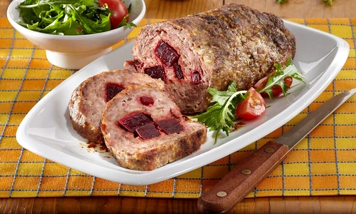 rulada cu carne tocata si sfecla jpeg