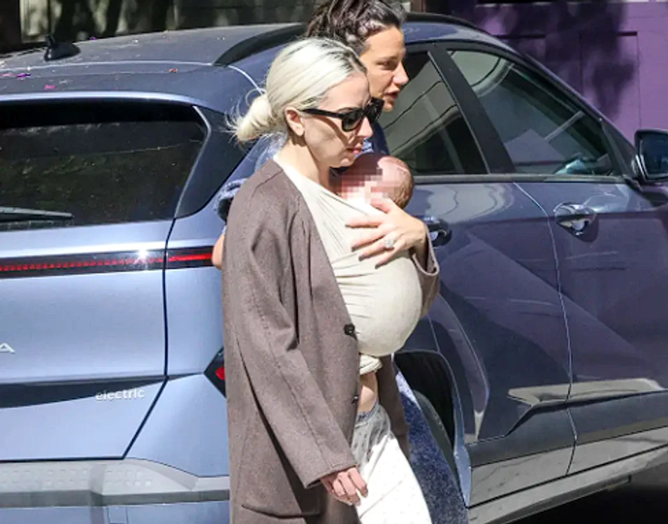 Lady Gaga a devenit mamă pentru prima dată
