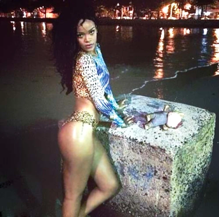 
    RihannaFotografii: instagram  