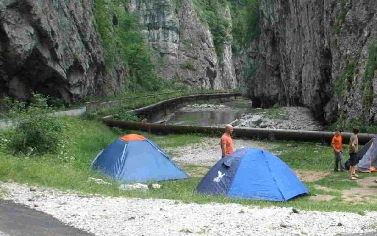 Cele mai frumoase locuri de camping din România - Târgu-Jiu