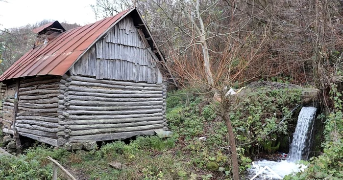 Turiştii străini sunt fascinaţi de morile de apă din Banat/ Foto Acasă în Banat