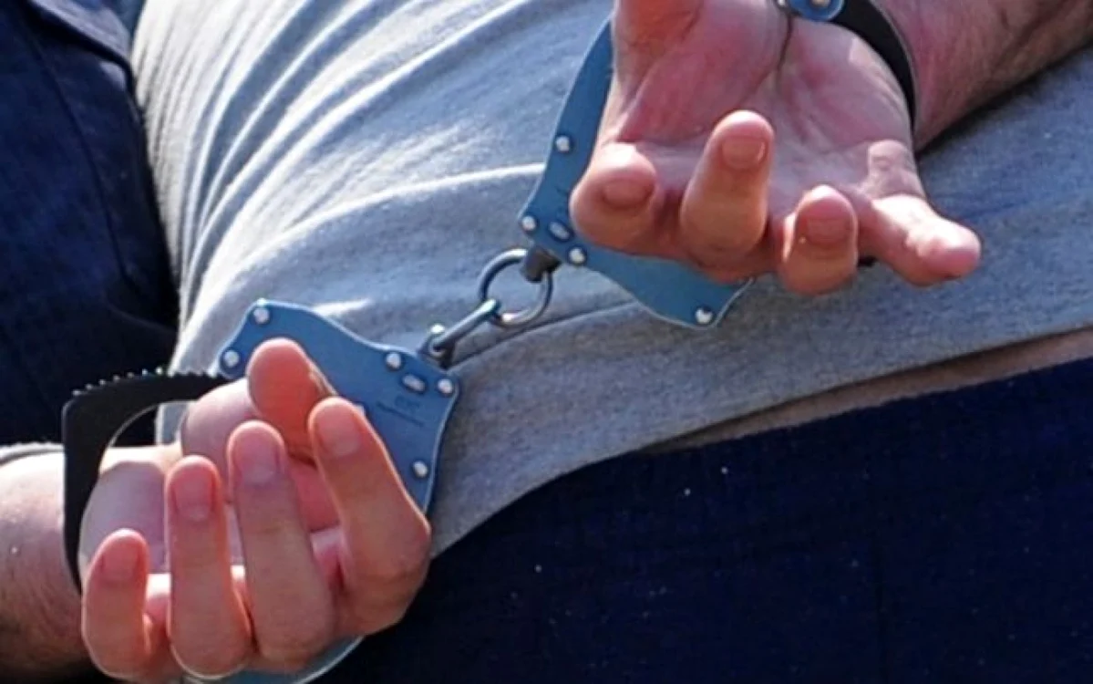 Suspectul a fost reţinut de poliţişti FOTO Adevărul