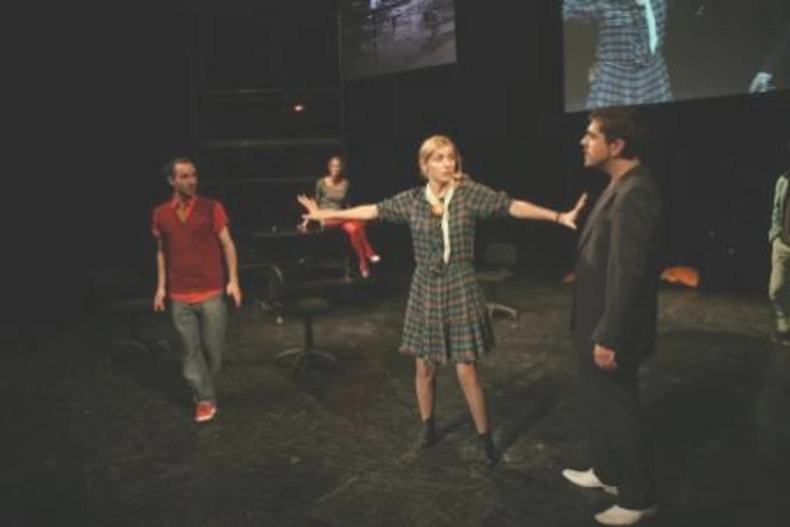 Bucureşti: Apropouri teatrale la salariul Andreei Esca