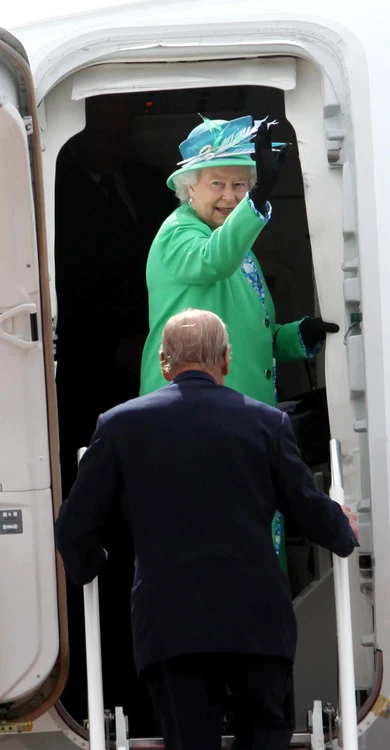 Regina Elisabeta la plecarea din Irlanda, în 2011, GettyImages (2) jpg