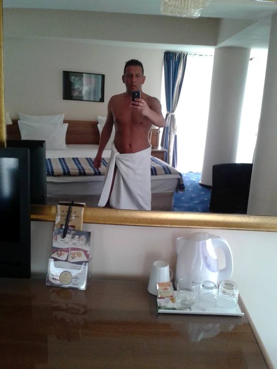 Costin Mărculescu a publicat o imagine cu el la bustul gol, convins că astfel va avea mai multe pretendentefoto: arhiva personală