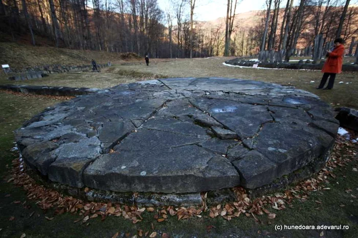 Discul solar din Sarmizegetusa Regia. FOTO: Daniel Guţă. ADEVĂRUL.