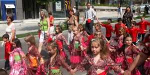 Parada pe strazile orasului 