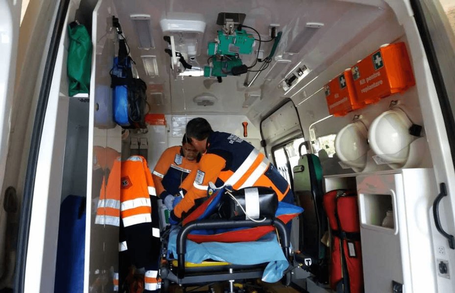 Copil de trei ani, accidentat sub ochii mamei sale. Incidentul putea evitat dacă femeia era mai atentă 