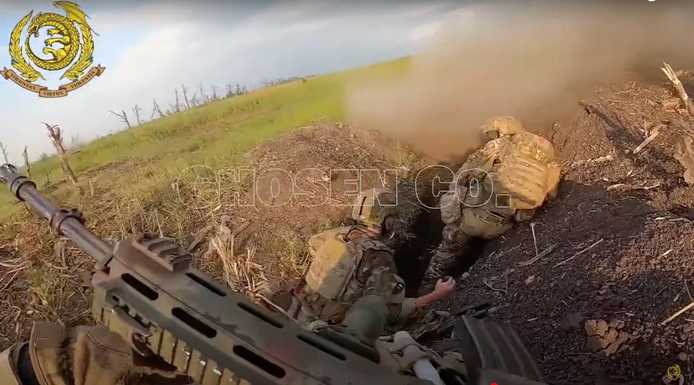 „Adăpostiți-vă!”: Imagini video dramatice surprinse de camera unui soldat în Ucraina, în timpul evacuării unei tranșee rusești