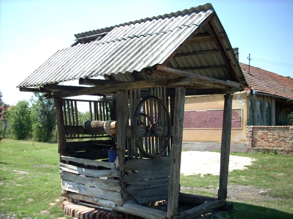 
    Din pricina lipsei de oxigen din fantână au murit doi bărbaţi  