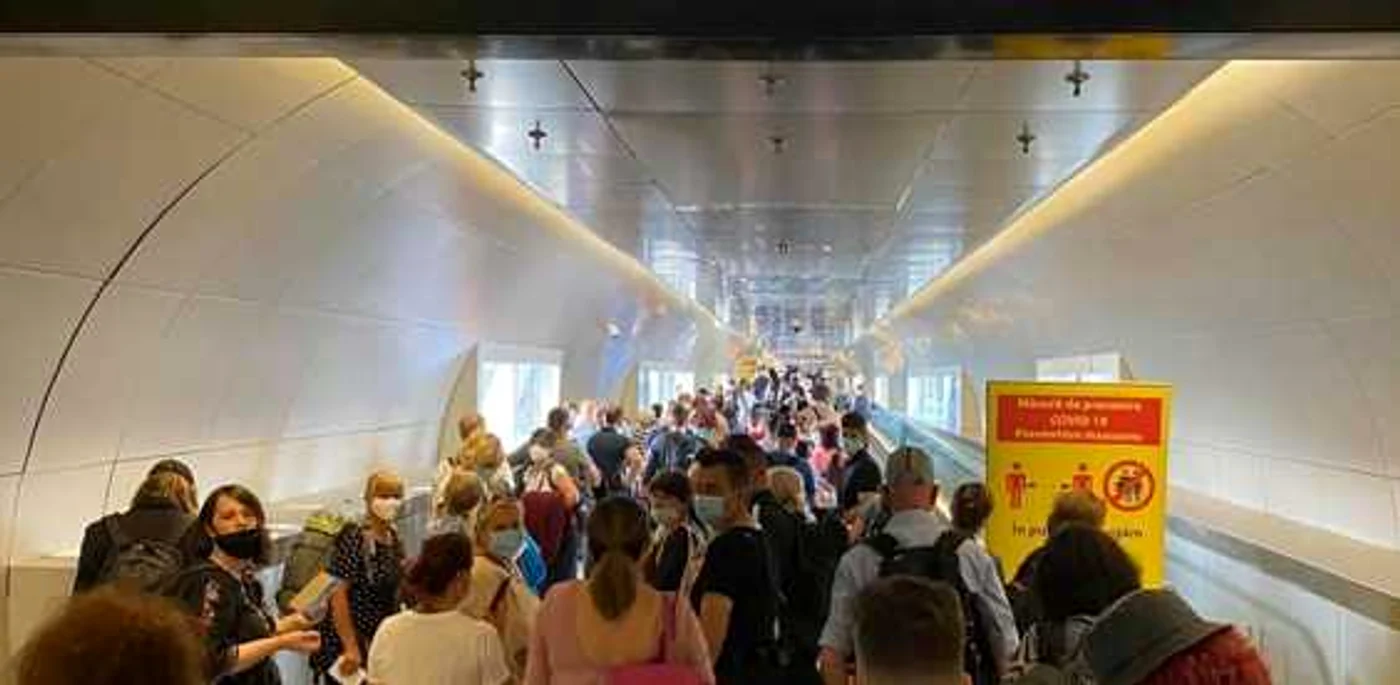 Pasagerii au parte de condiţii speciale pe Aeroportului „Henri Coandă” Imagine: Facebook / Horia Lupu