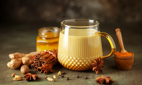 Lapte auriu - lapte cu turmeric FOTO Shutterstock