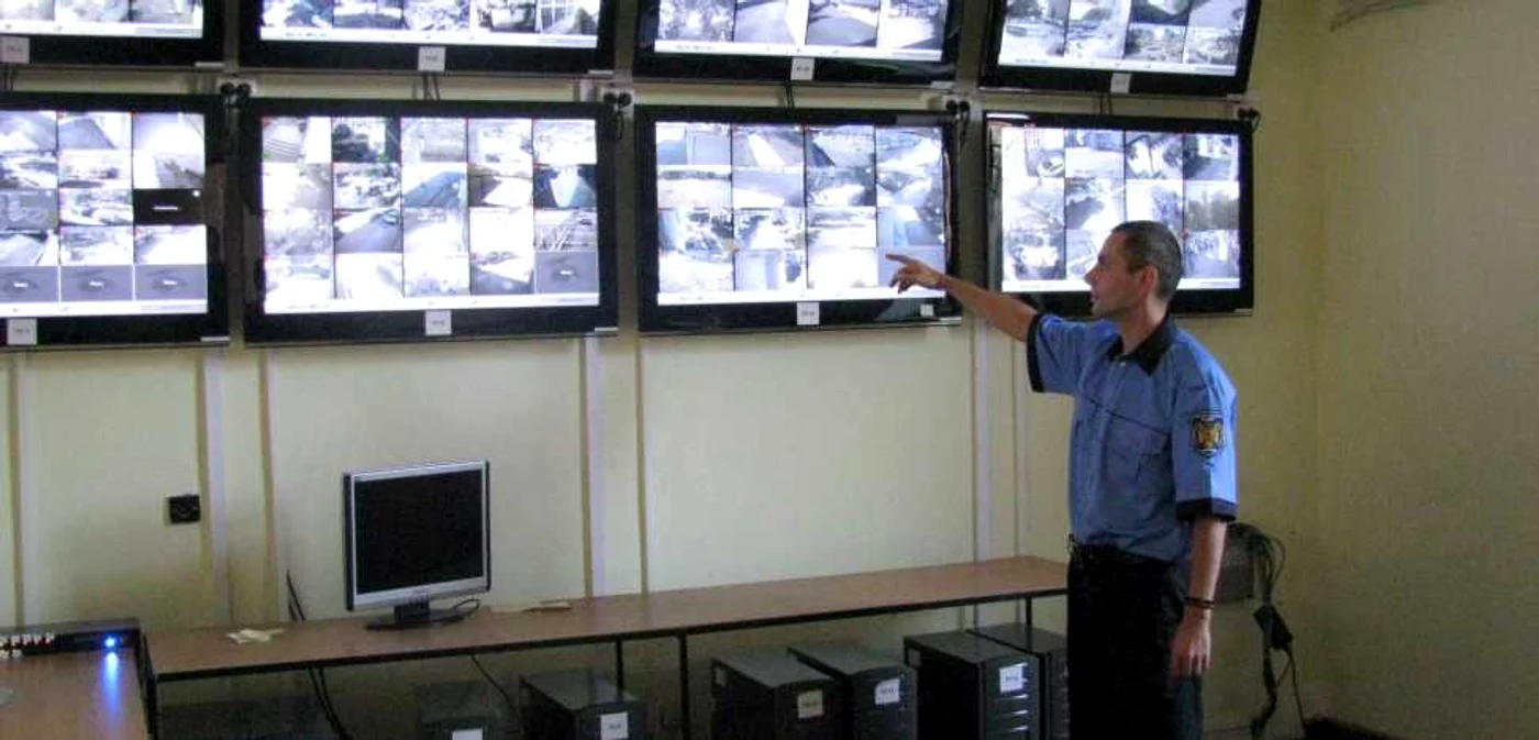 Imaginile sunt monitorizate şi stocate la Poliţia Locală timp de o lună. Foto Alex Policală