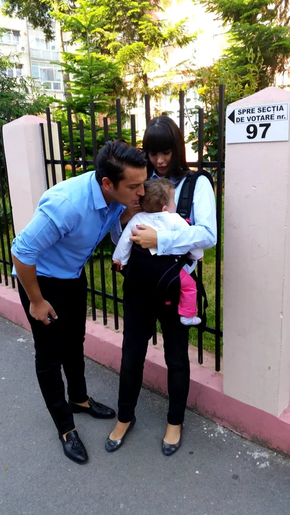 Elena Băsescu, cu Sofia Anais la vot (foto Facebook)