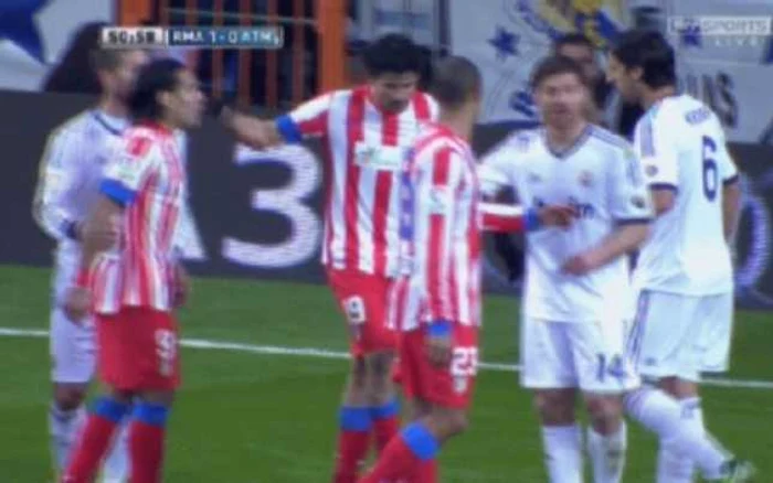 Diego Costa (nr. 19) l-a lovit pe Sergio Ramos