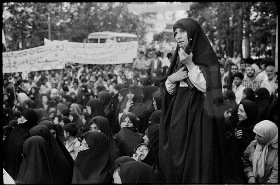 Curajul femeilor iraniene, sub legile Ayatollahului. Specialist: „Hijabul obligatoriu, punctul zero al legitimității autorităților ca teocrație“