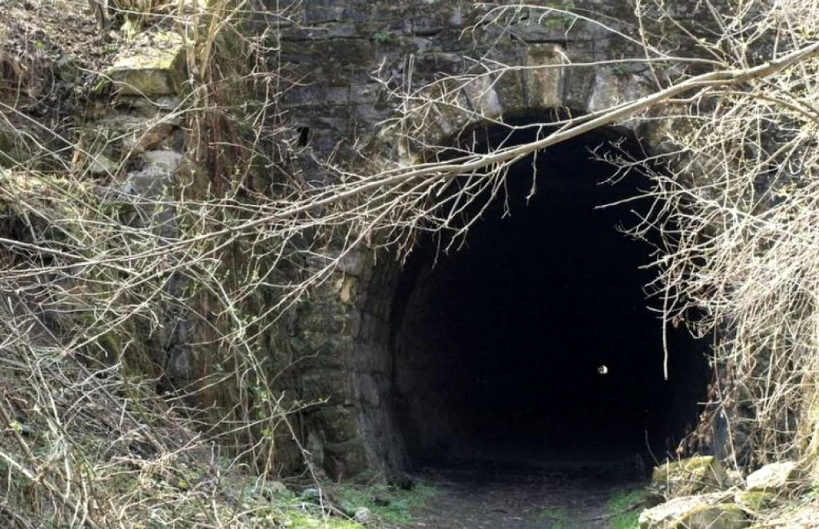 Tunelul mocăniţei.