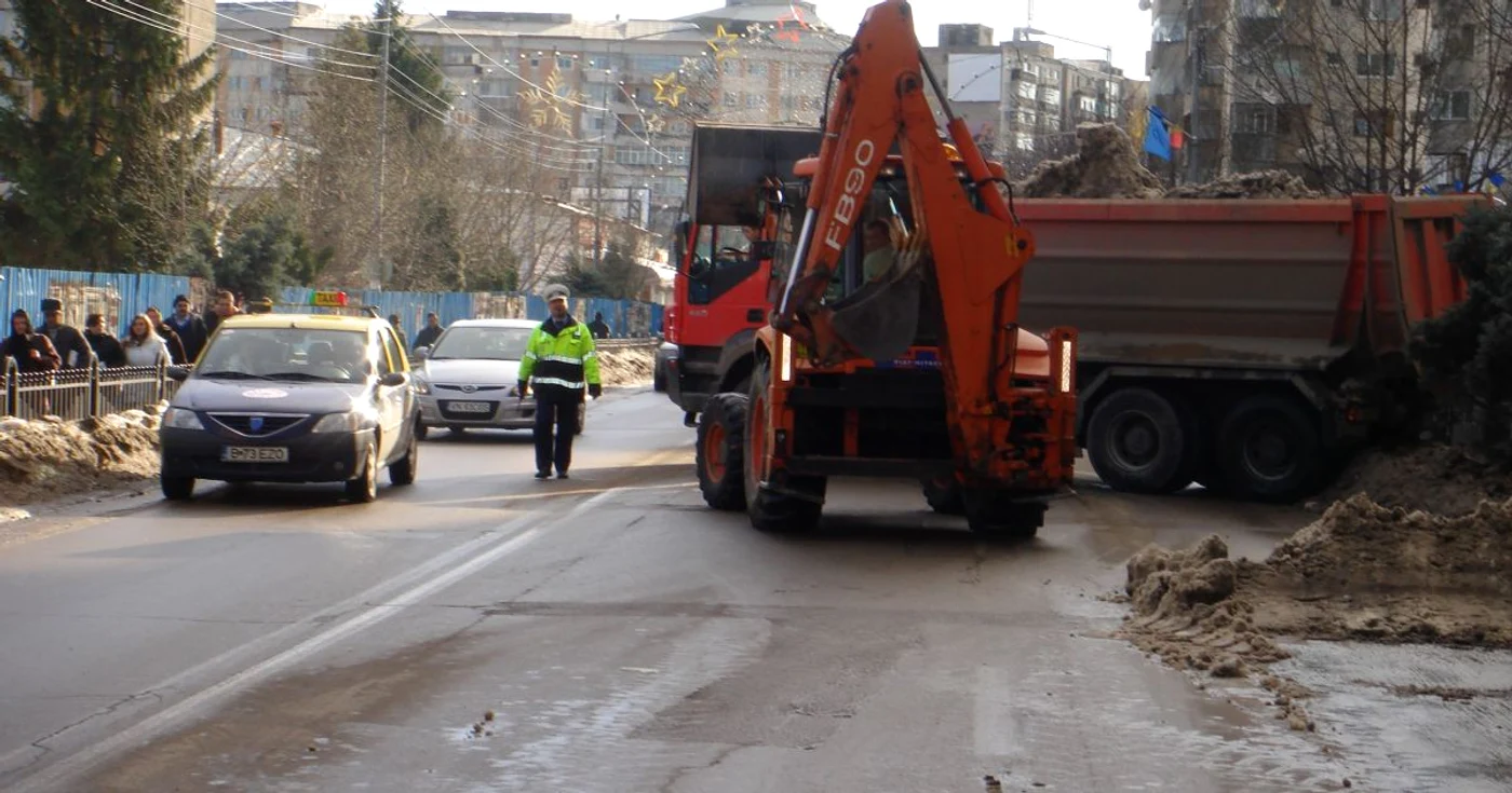 Utilajele Primăriei au încurcat circulaţia