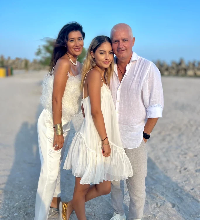 Jasmina Ianțu cu mama și cu tatăl ei, Virgil Ianțu Instagram (1) jpg