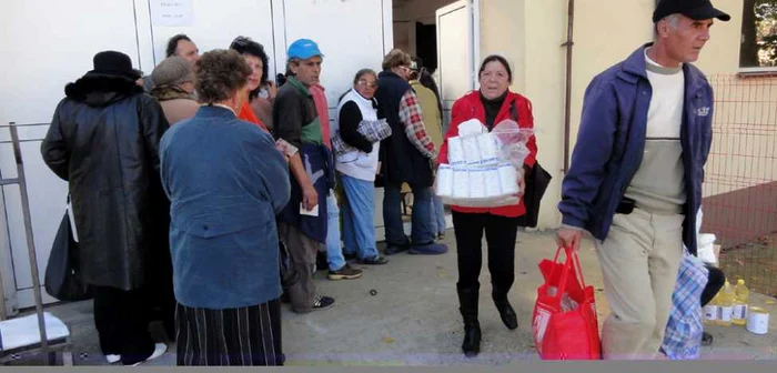 Primii beneficiari ai alimentelor de la UE sunt cei care primesc ajutor social... (FOTO: Mugurel Manea)