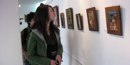 Râmniceni la expoziţia „Drumul Crucii”