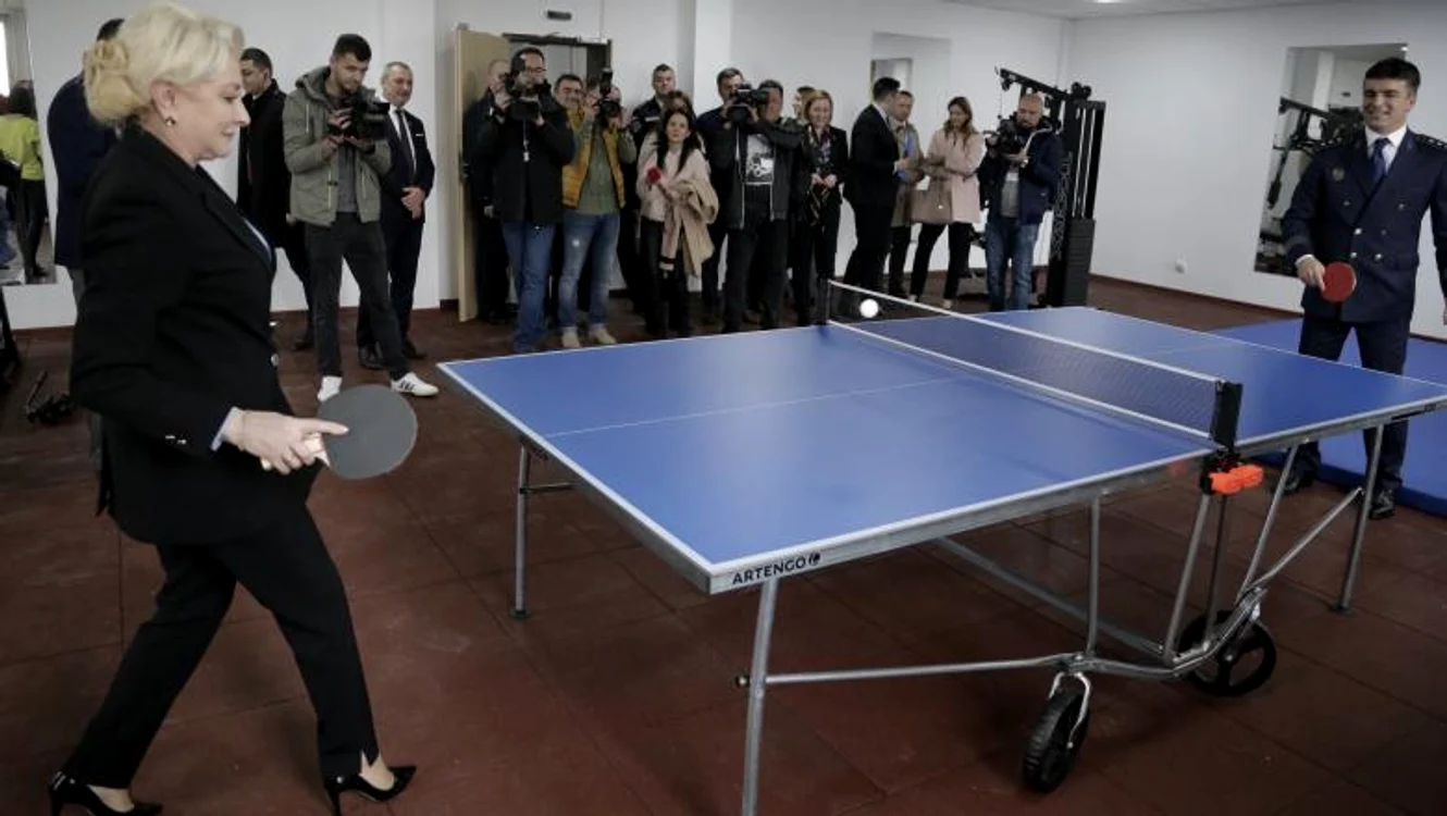 
    Candidatul Ninel Peia se antrenează  cu sensei Ilie Patru, un campion cu centură neagră și 6 Dan Jiu JitsuFOTO: Facebook  