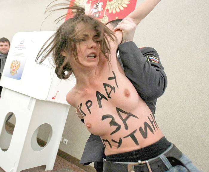 
    Manifestare în sânii goi (foto: reuters)  