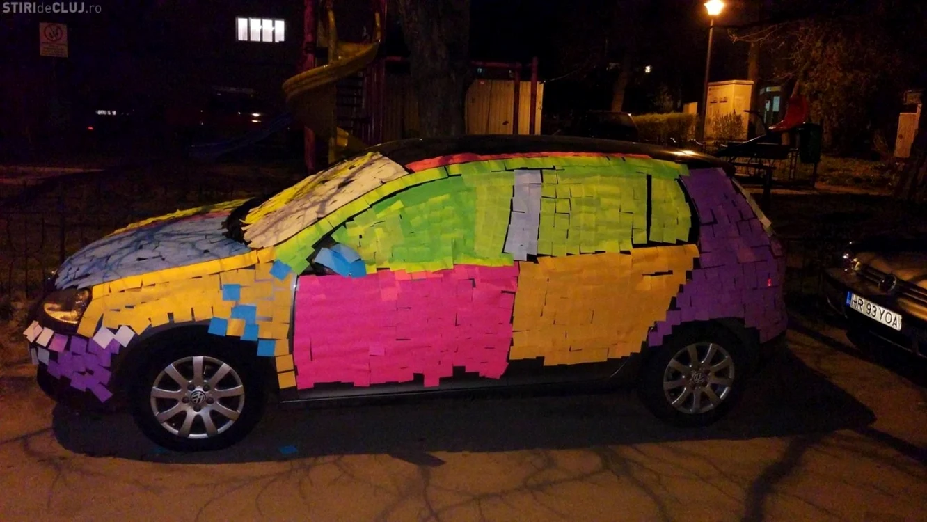Maşina a fost acoperită de stickere. FOTO: stiridecluj.ro