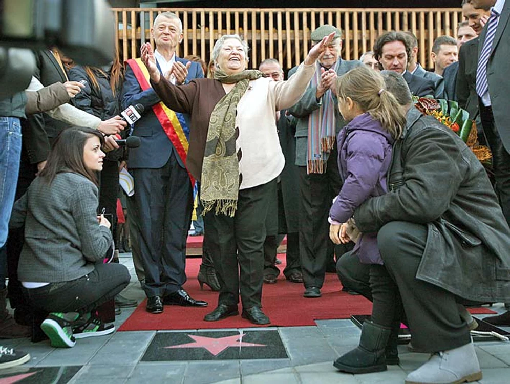 Draga Olteanu Matei a primit,  în 2011, o stea  pe Aleea Celebrităţilor