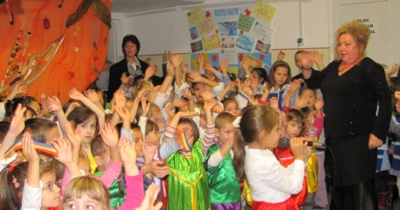 Copiii se bucură de noua lor grădiniţă