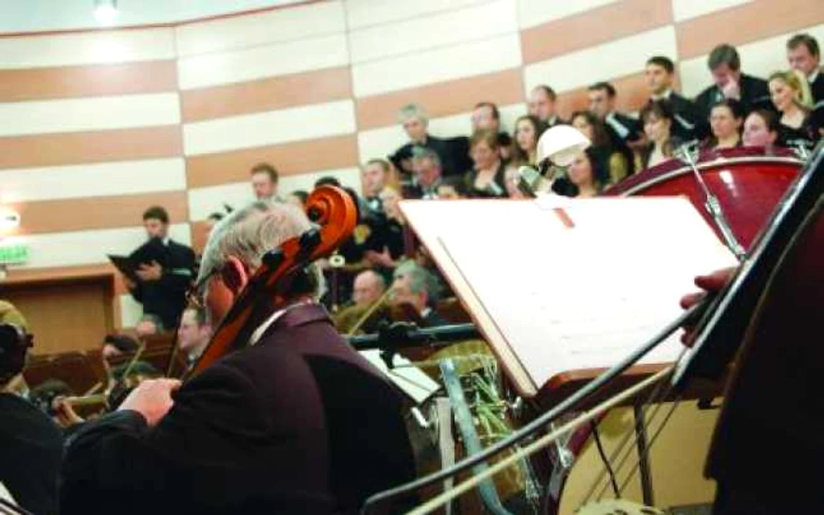 Orchestra simfonică a Filarmonicii se pregăteşte pentru un lung şir de concerte.