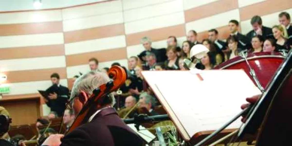 Orchestra simfonică a Filarmonicii se pregăteşte pentru un lung şir de concerte.