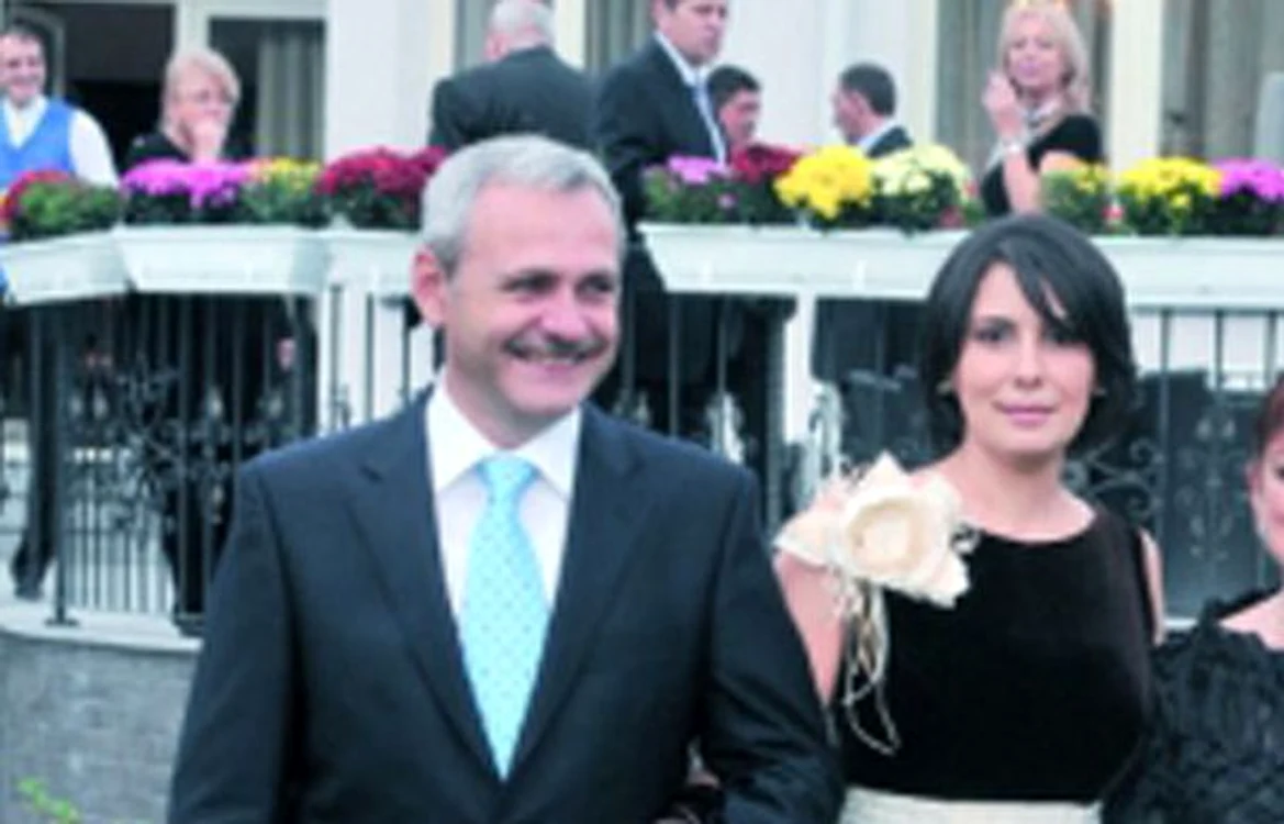 
    Liviu Dragnea, împreună cu Bombonica, pe când formau un cuplu  