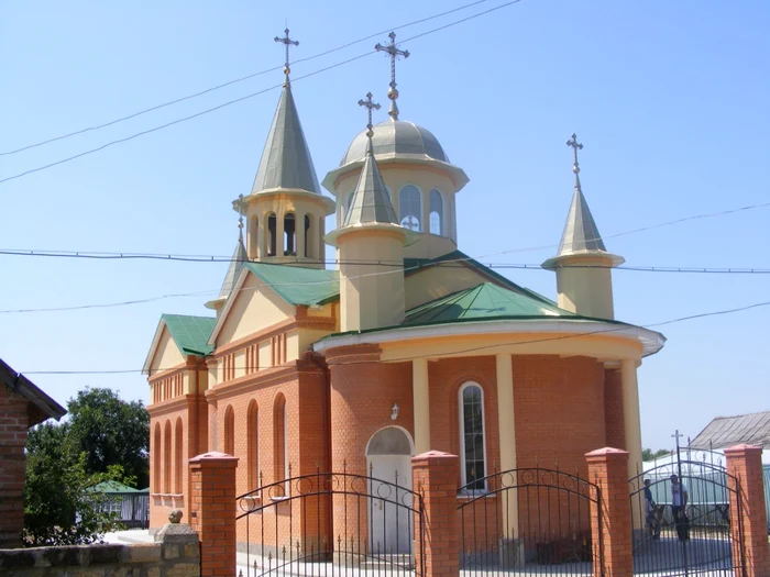 Biserica din Hagi Curda a fost ridicată în
perioada 2005-2011, cu sprijin de la Bucureşti şi din diaspora FOTO: Doinel Tronaru