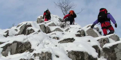Salvamontiştii fac eforturi pentru a-i găsi pe tineri