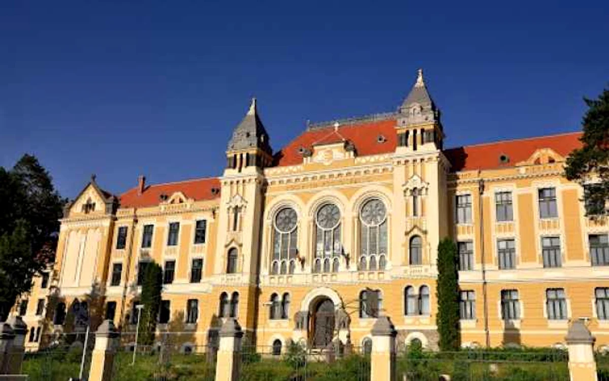 Colegiul Naţional „Marton Aron” din Miercurea Ciuc este considerat cel mai bun liceu din Harghita FOTO: panoramio.com