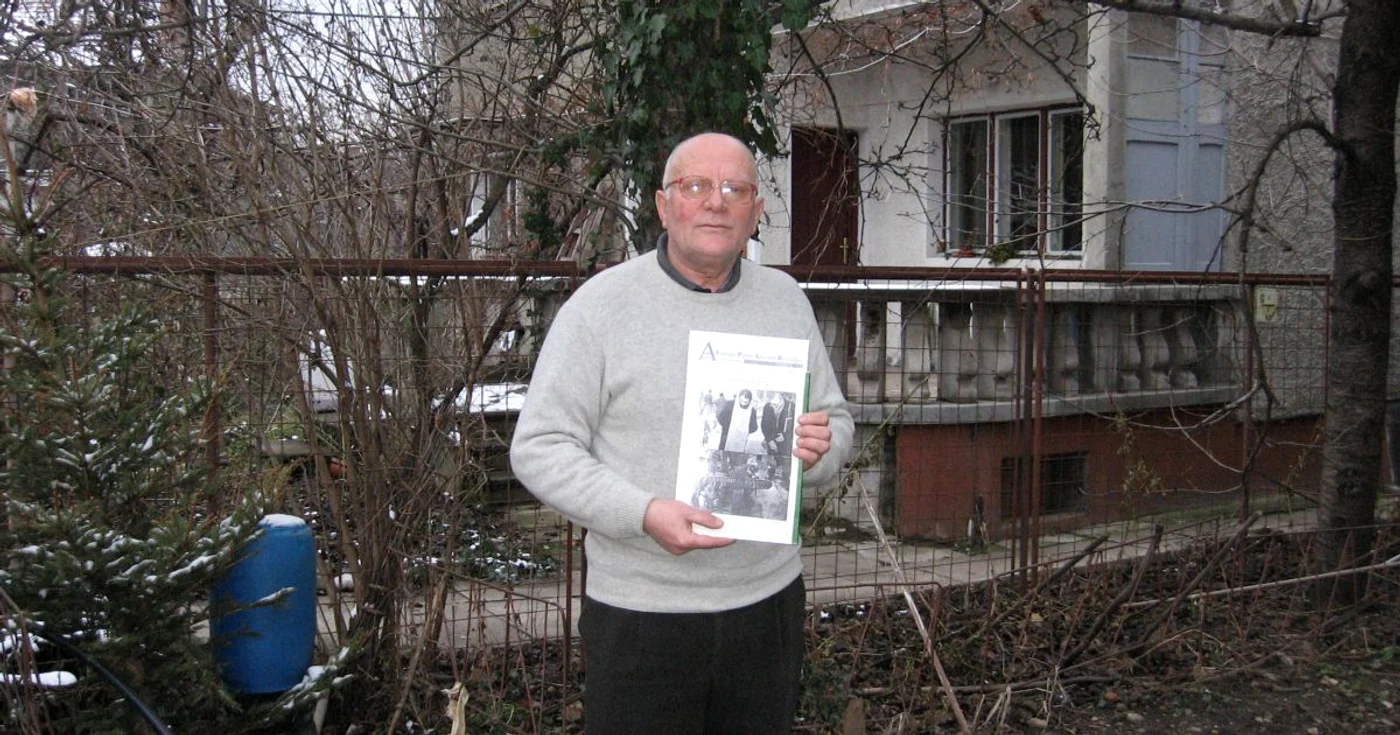 Bărbatul scrie o carte despre faţa nevăzută a Revoluţiei