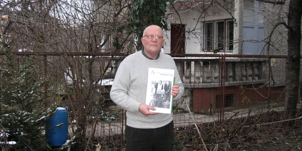 Bărbatul scrie o carte despre faţa nevăzută a Revoluţiei