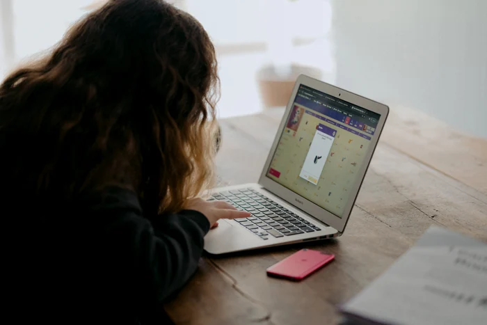 Tinerii au migrat de pe Facebook de teama părinților FOTO Unsplash