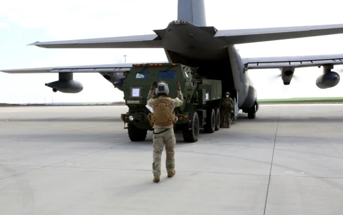 Cele şapte persoane lucrau la o societate comercială din Constanţa Foto: Facebook/ Baza Aeriană 57 Mihail Kogălniceanu