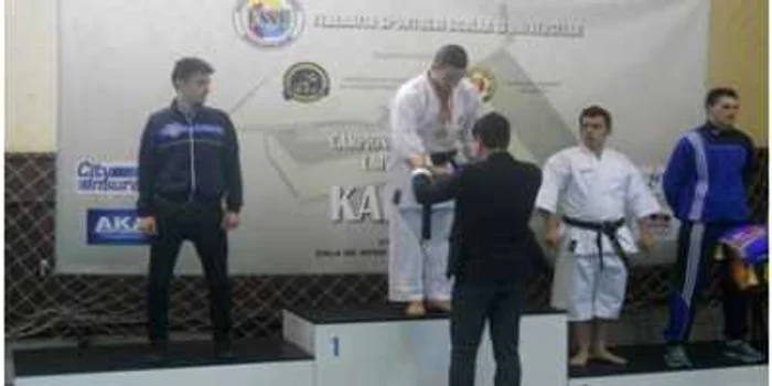 Mihai Tâmpeanu a urcat e cea mai înaltă treaptă a podiumului. Foto: Adevărul