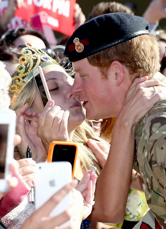 printul harry kiss 3 472395516 jpeg
