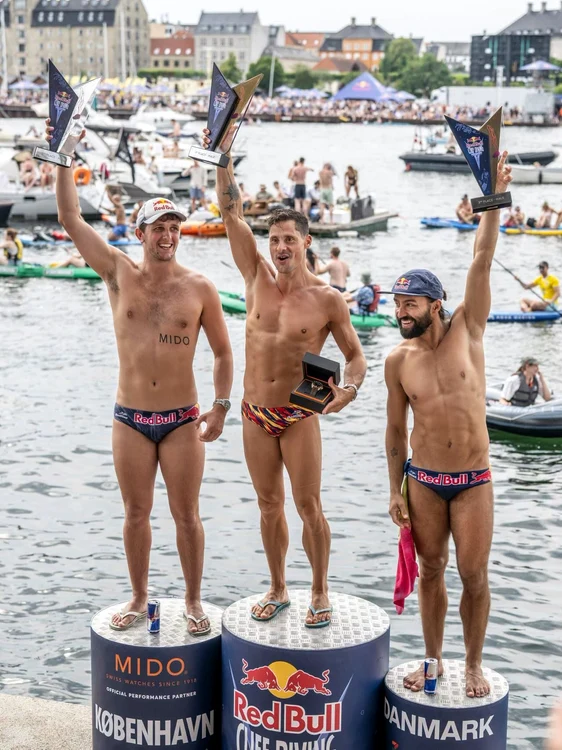 Constantin Popovici a ocupat locul 1, iar Cătălin Preda a fost pe 3 (Foto: Red Bull Cliff Diving)