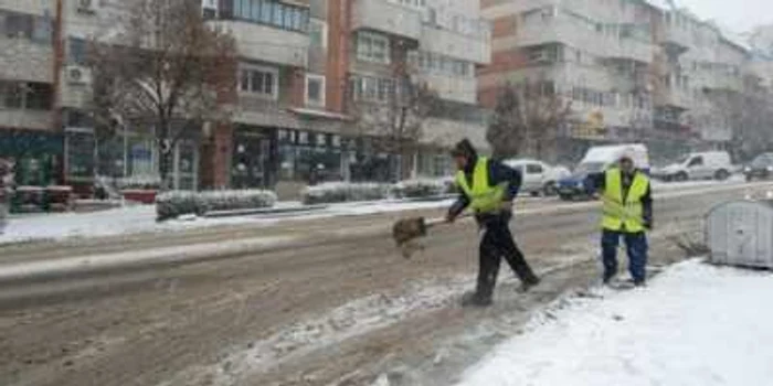 Materialele antiderapante au fost împăştiate în special în pante şi curbe