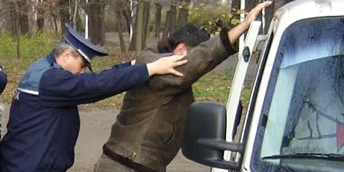 Suspecţii au fost duşi în Arestul Poliţiei