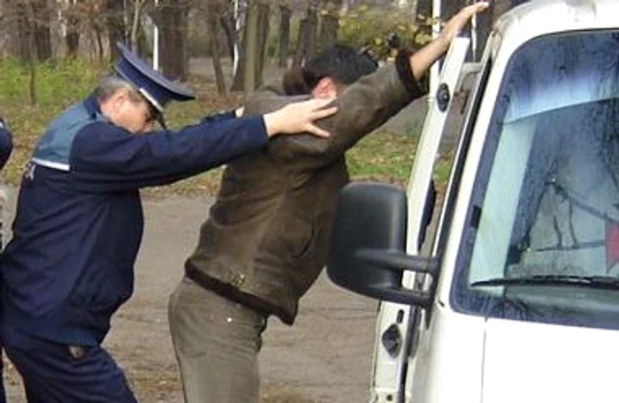Suspecţii au fost duşi în Arestul Poliţiei