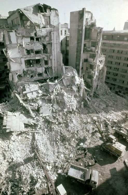 Fațade întregi s-au prăbușit în Capitală