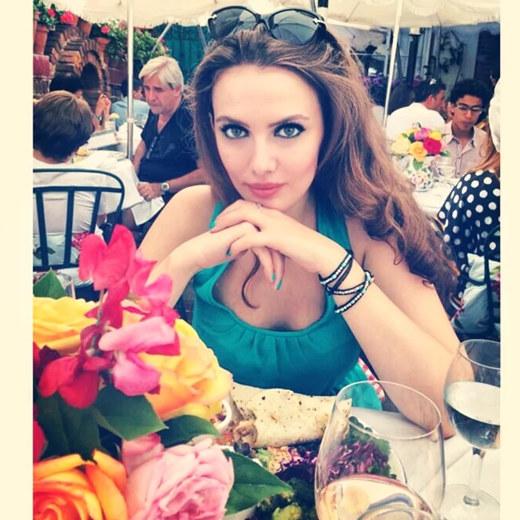 
    Ramona a intrat în lumea filmului american de puţin timp, dar este pe calea cea bună  