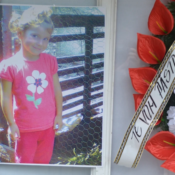 
    Alexandra era un copil vesel și fără probleme medicale. Părinții au dus-o ieri la groapă  