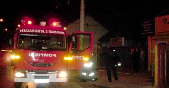 Timişoara: VIDEO Un incendiu a devastat două magazii şi a topit bunuri de 100.000 de lei